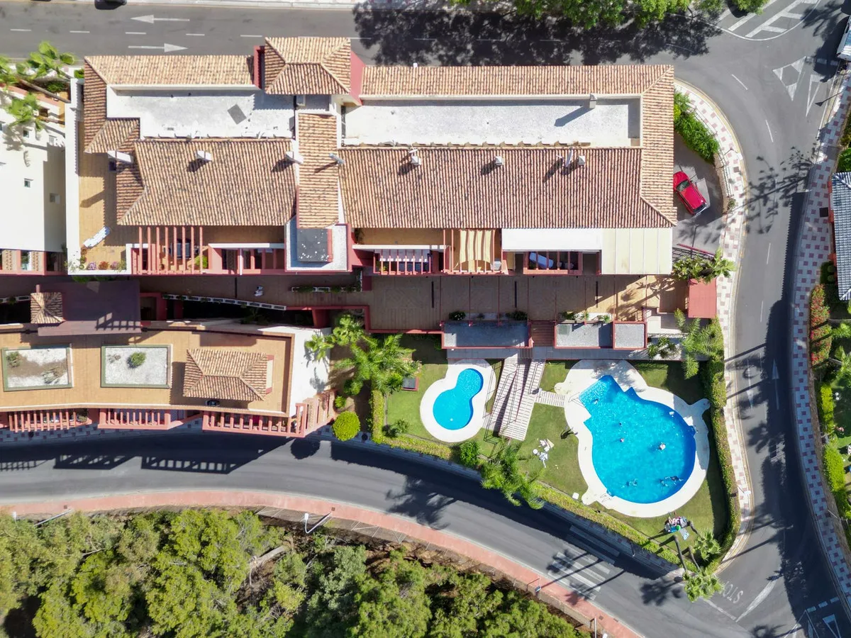 211a79dc-a9b4-45ad-bd89-870c3d20e4f9