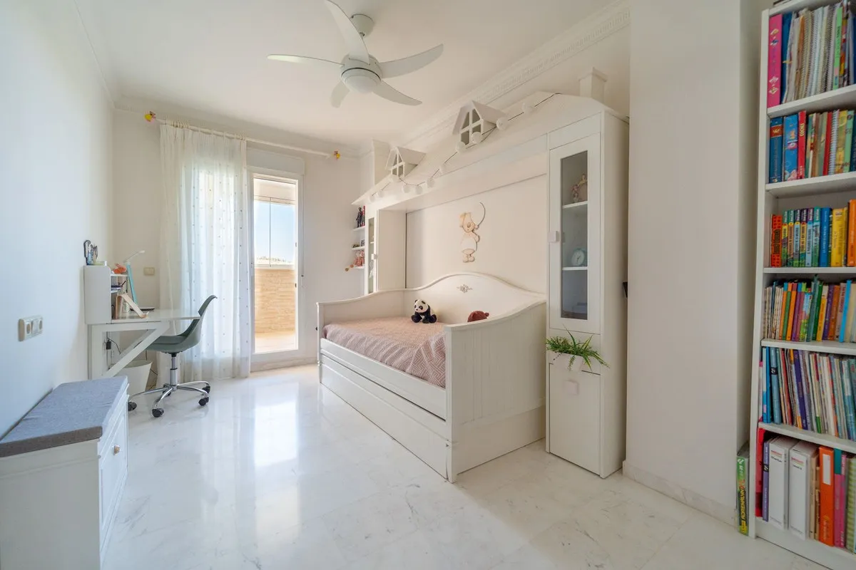 296a34a5-eeaf-4c76-b8f4-8f8fca21d074