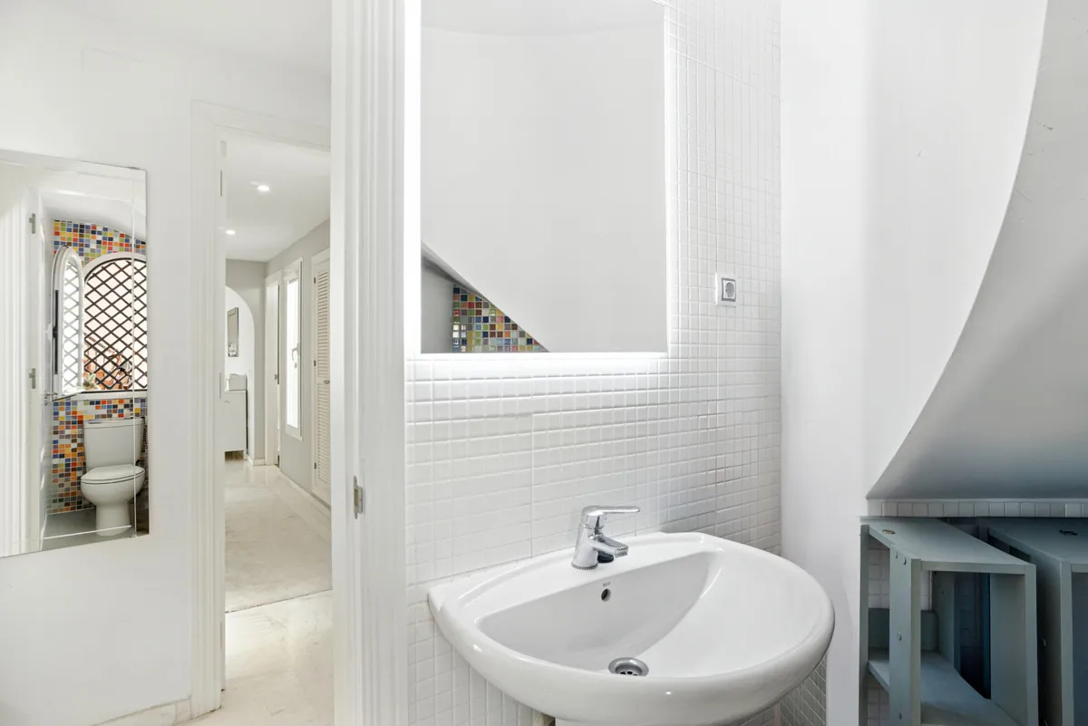 6cb8e7f7-70e7-426e-8c85-ba43d140b9f5