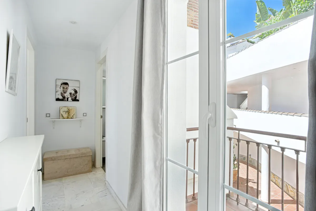 9271b362-c9a7-4a63-8958-d3f33a8feecd