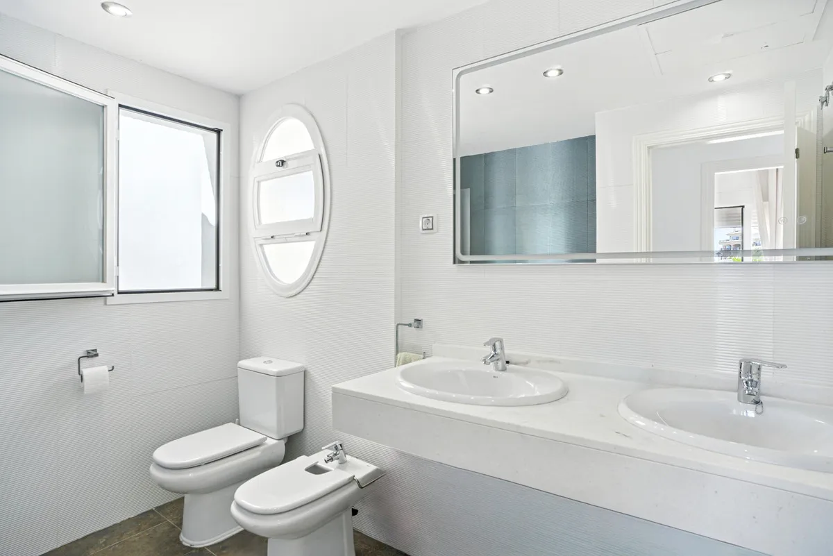 ad674cfe-db02-4f18-802d-9bdc22d0f86b