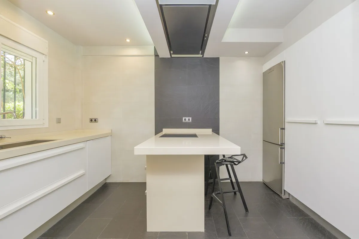 761ce478-a712-422c-83c0-073866fabc2b