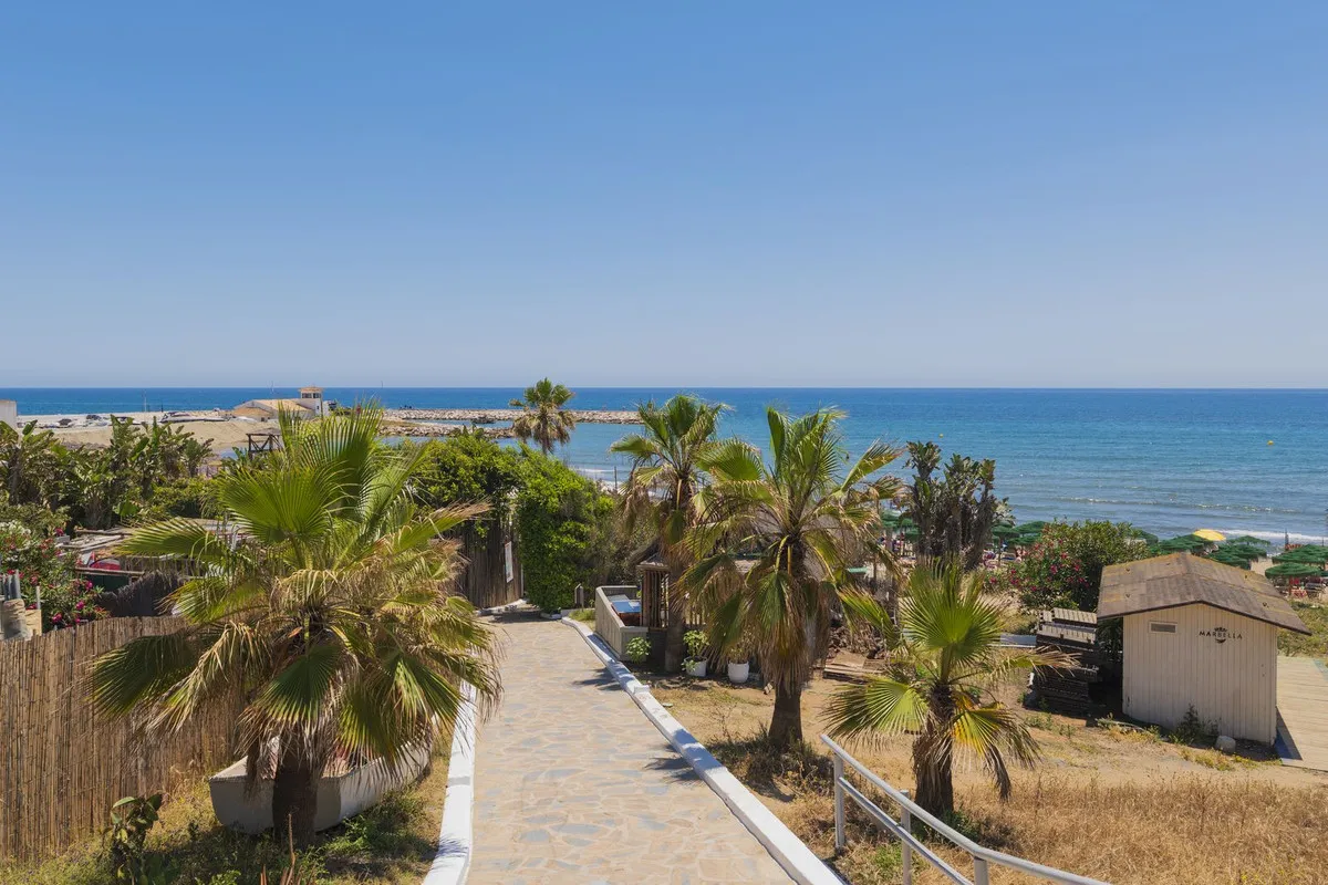 fb8040c6-2e08-4a04-9082-431120e81d18