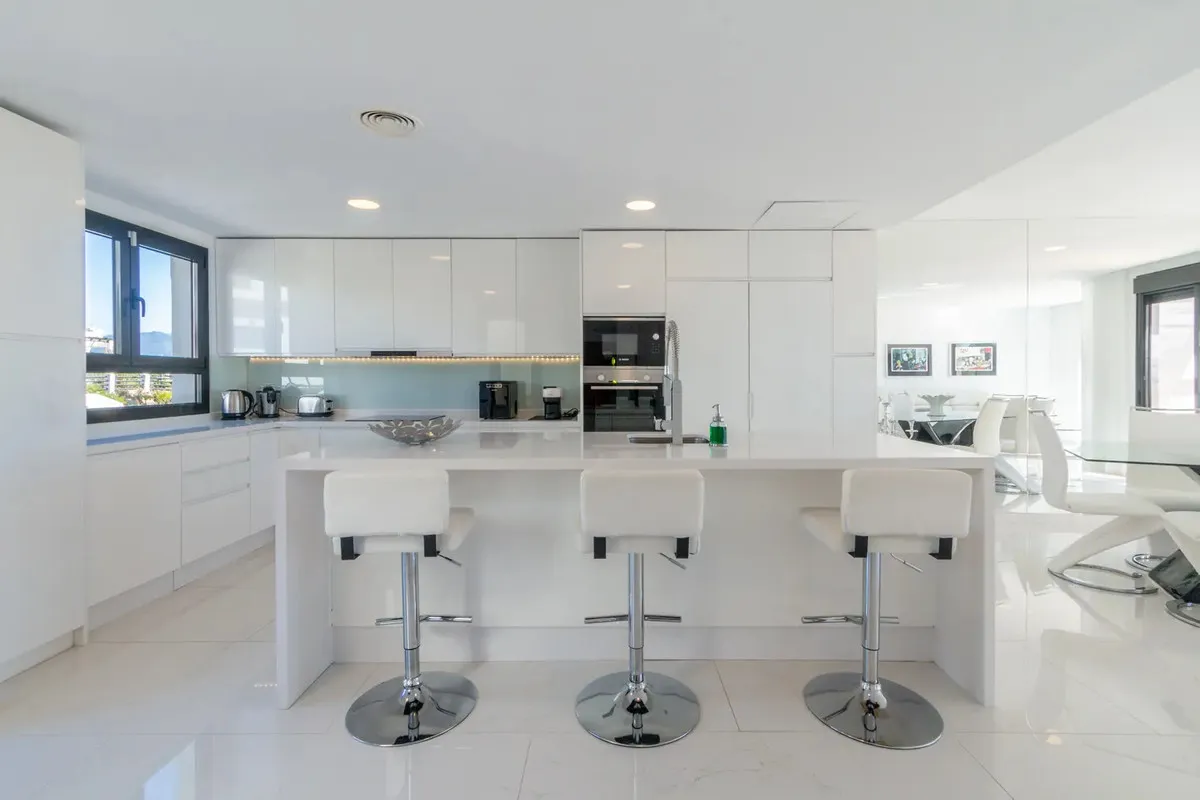 385d33ef-e580-4c72-9a4f-f22a19bf880b