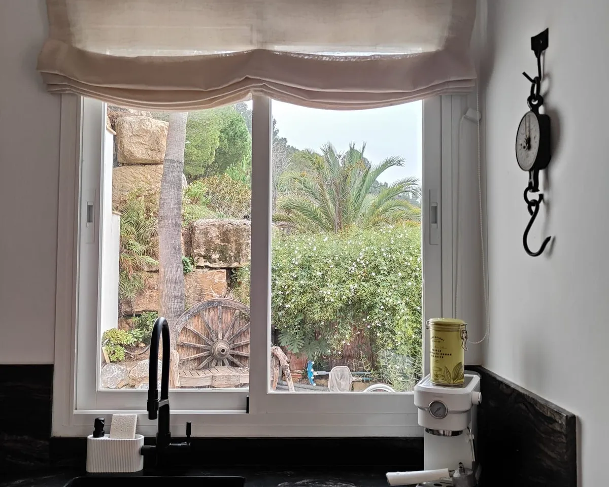 a371b250-fdef-4ad3-9772-aa3478f1d4ea