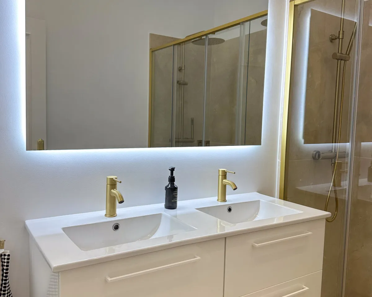 8d6a374c-0ea0-41bb-af35-6565e673520b