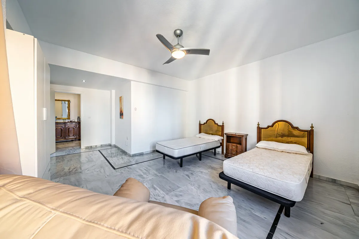 1b51259b-0d30-49e2-ba33-2d75bb5e9d90