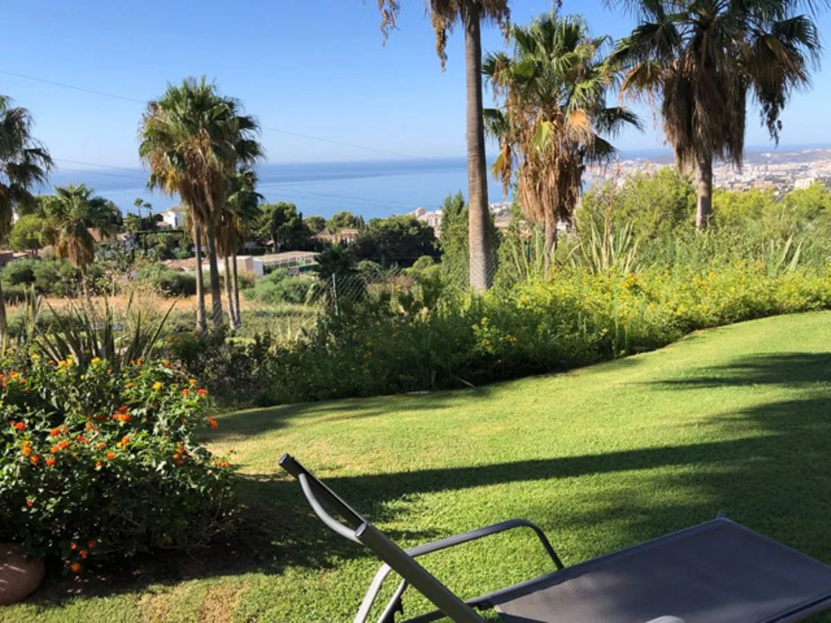 0e51df9d-1cb4-4249-8db8-c89353014f1c