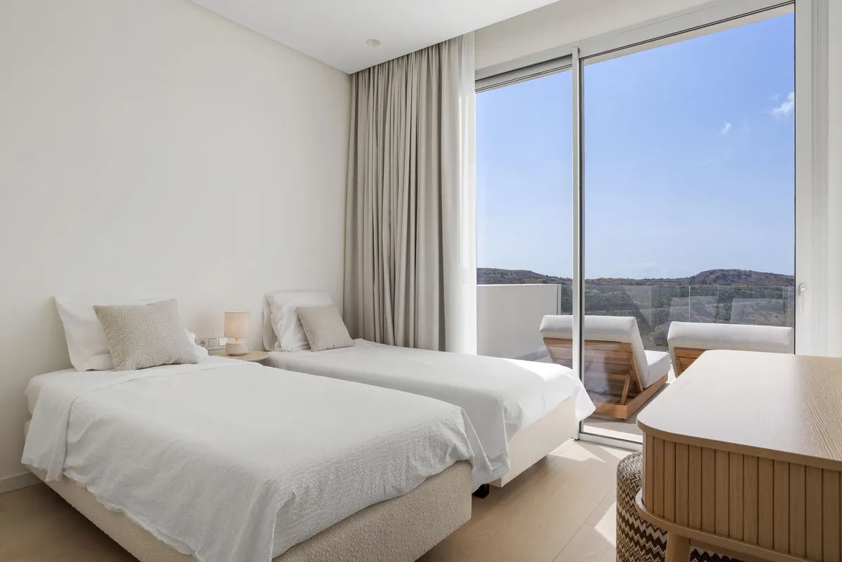 069d3b22-d338-4aa3-b27d-5d6427d88bb7