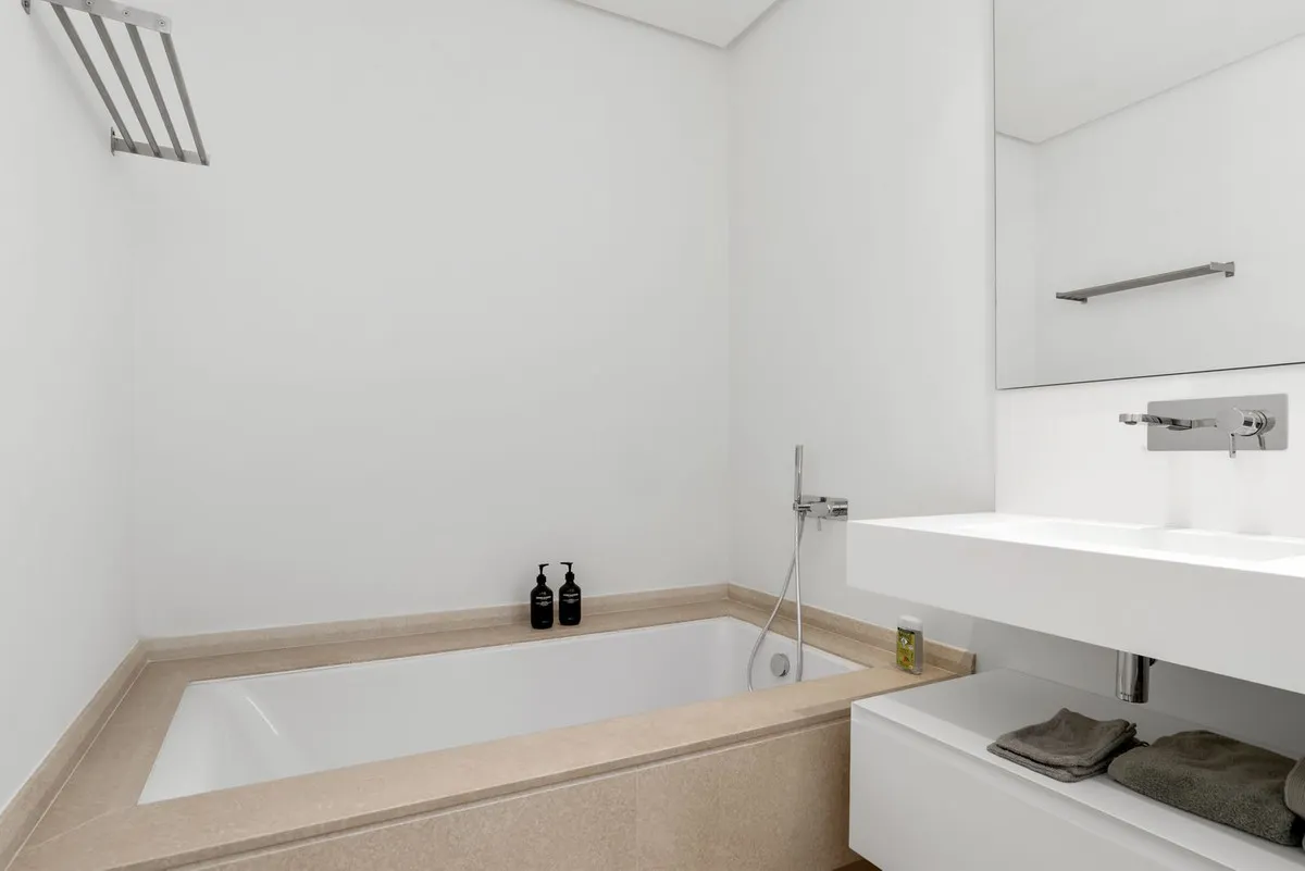 4cc0ccc2-c761-4402-8a46-673d00754408