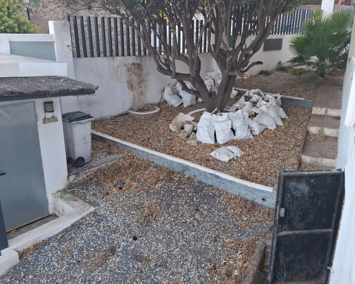 2d1d032c-1627-4894-960b-8e630e6c921d