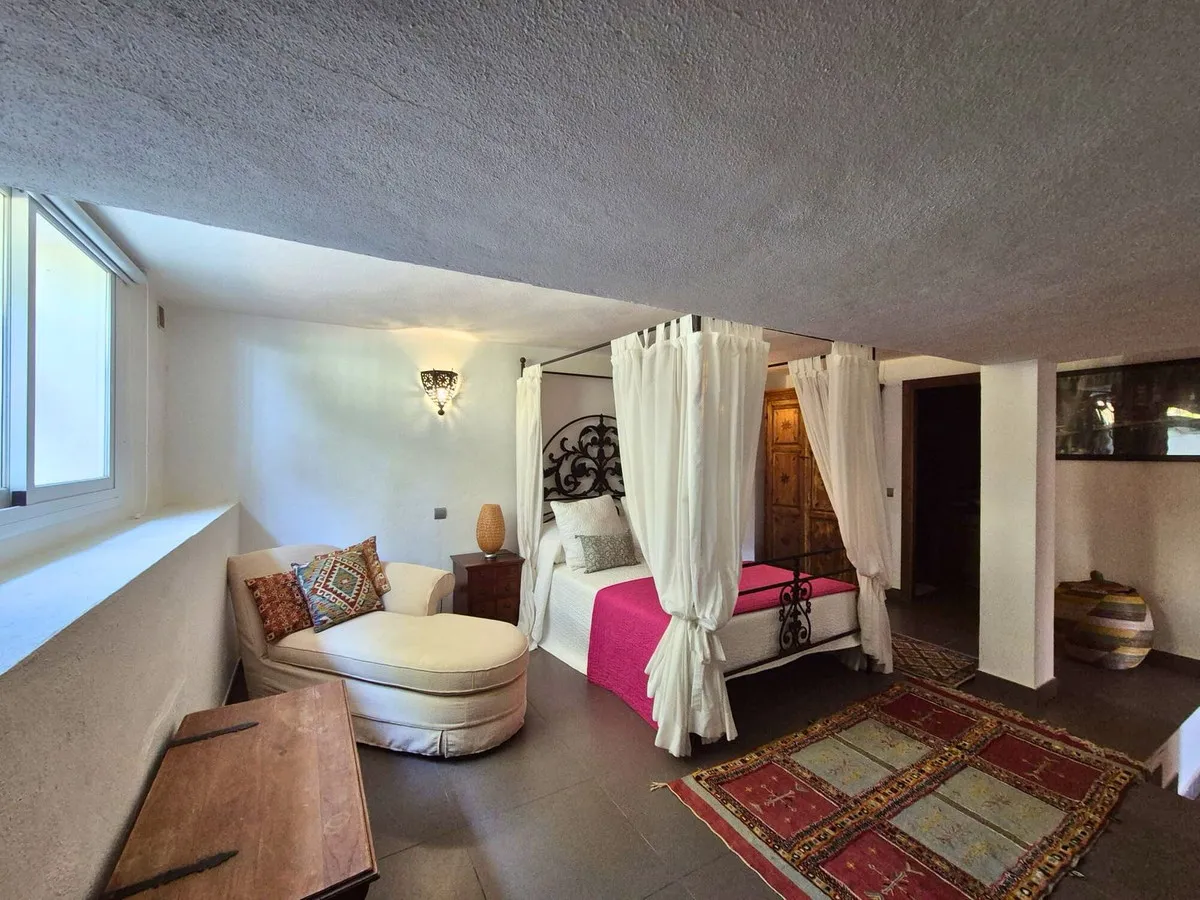 104e3db4-0242-4b32-bd2f-cb8c74db24ec