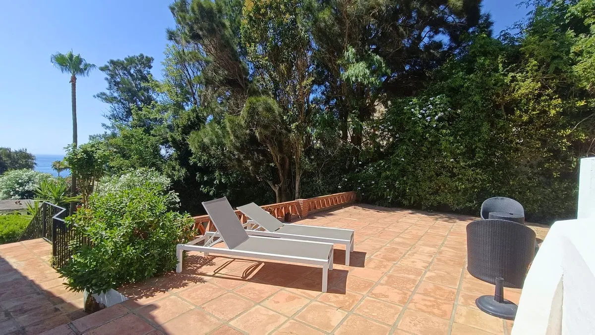 e9b0037c-6c08-4b67-aea5-f61b4b234011