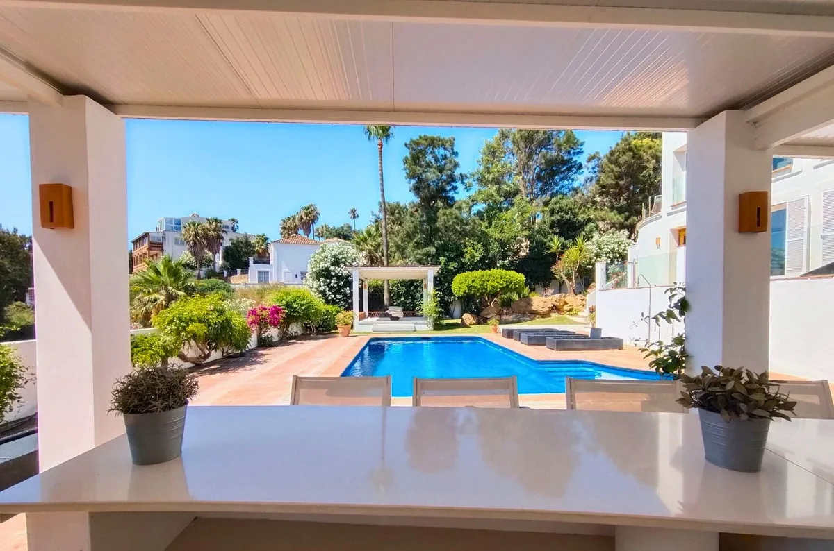 f8f2a083-8c07-4f3f-81d6-b97e29493df4