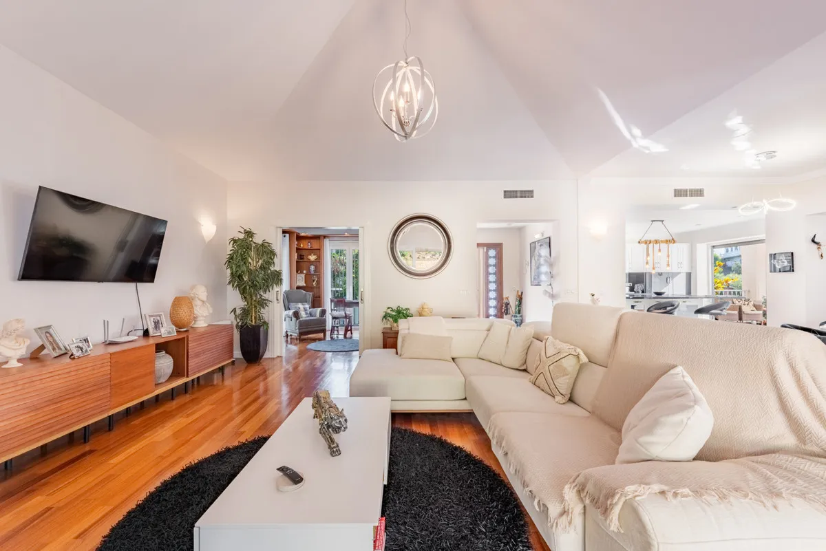 0d8be229-12e7-4975-bc40-cc3113de34de