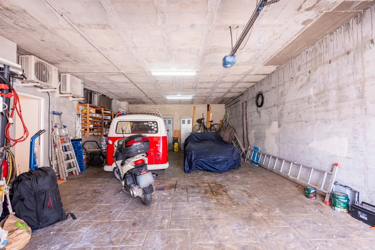 a185fed4-b3c4-4849-8c9c-c2d99b797bcb