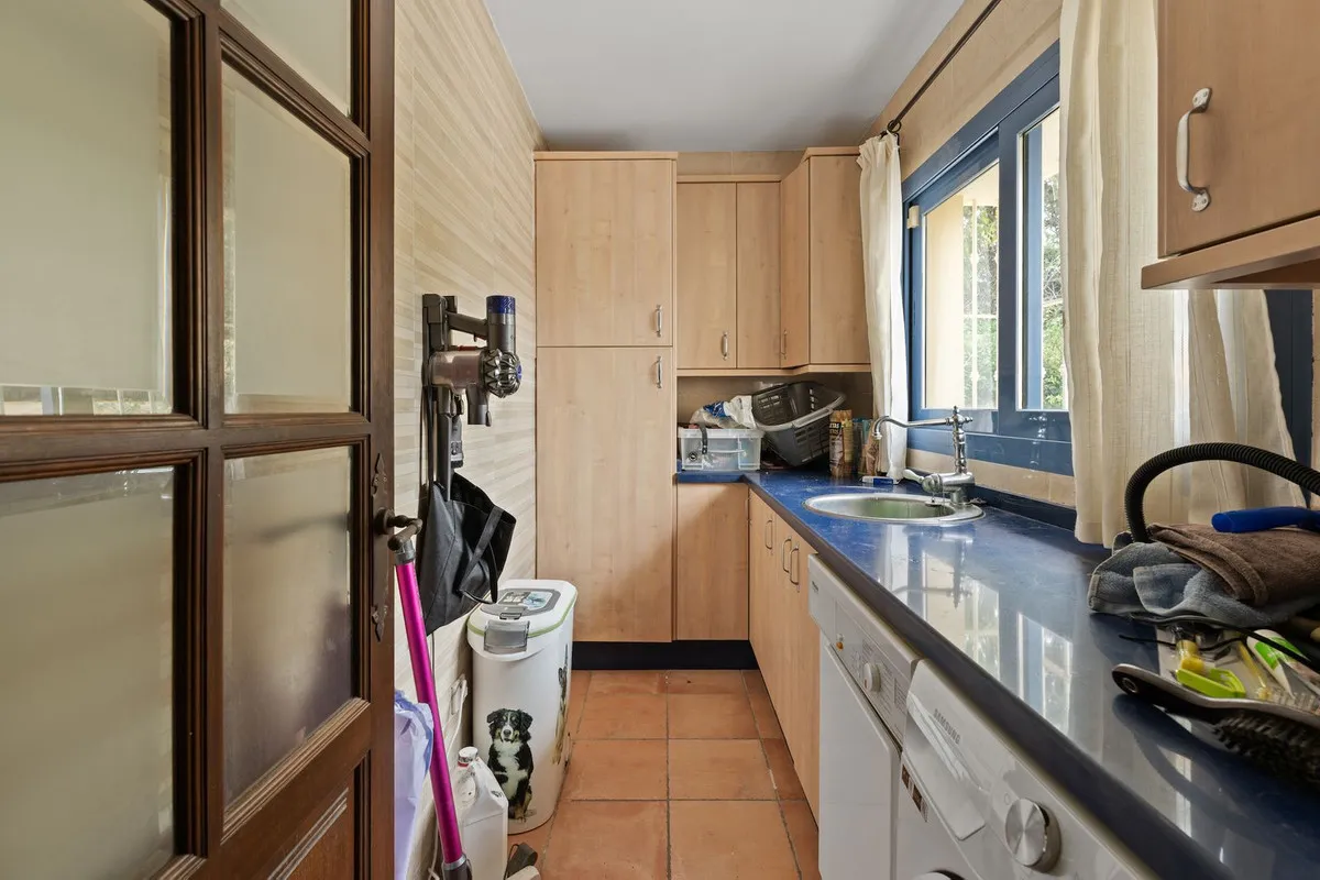 6355e7cb-1935-42e3-986a-5e4f3215cda6