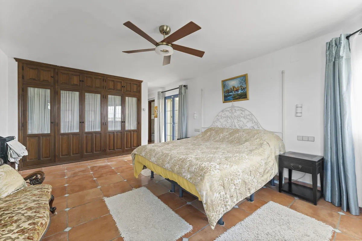 e012d446-049c-43fc-88d1-5c6a8c6bd77d