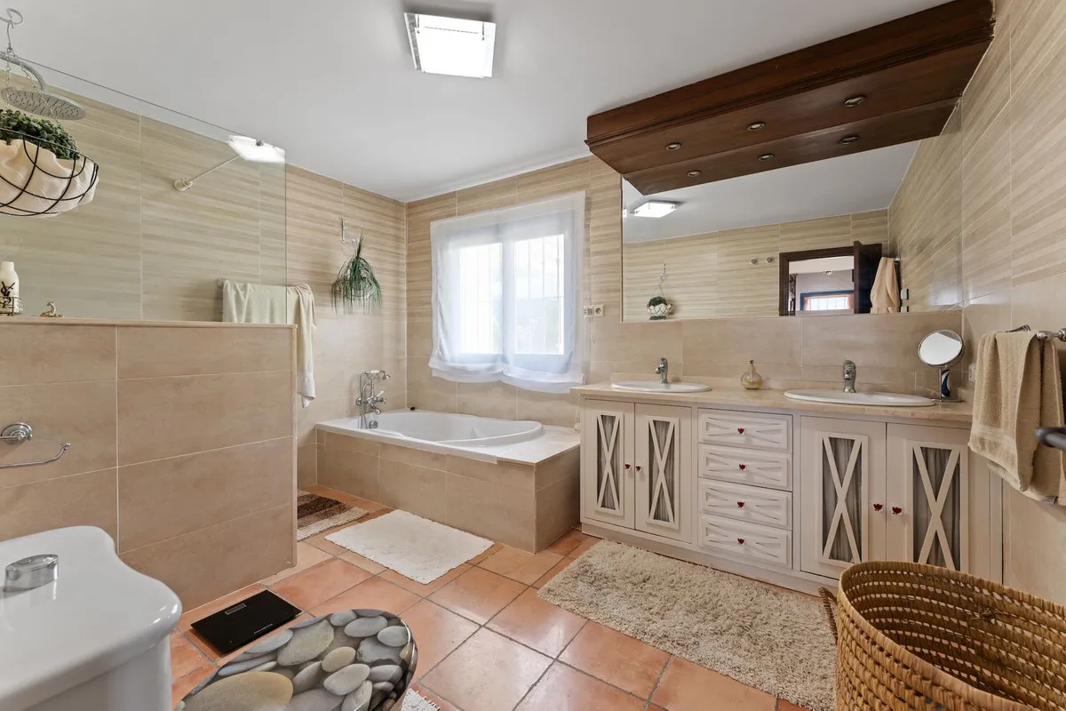 efd5b9aa-a414-4a67-945c-60125bf4e260