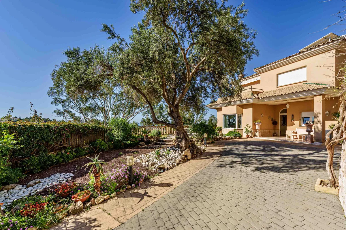 504f4e3d-8d4a-4ed1-8fa4-dd58d2e896cf