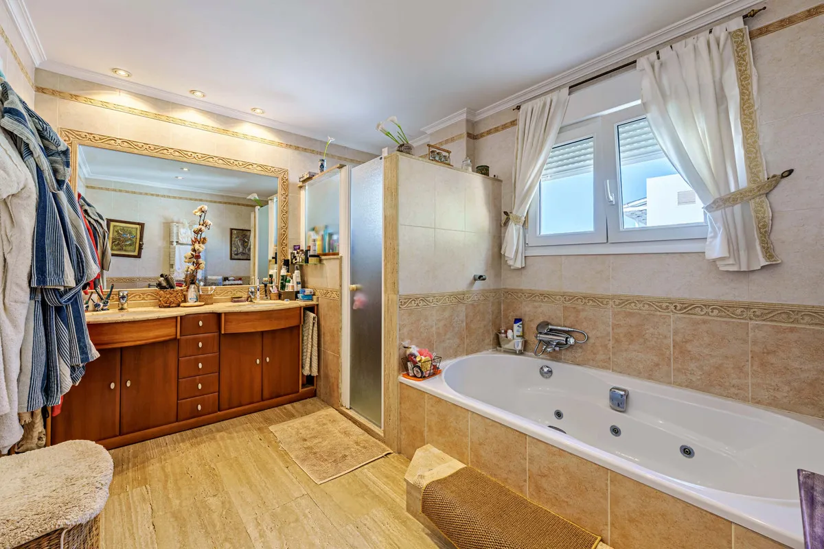 96c31a48-6340-48ad-9b9d-af8977393f17