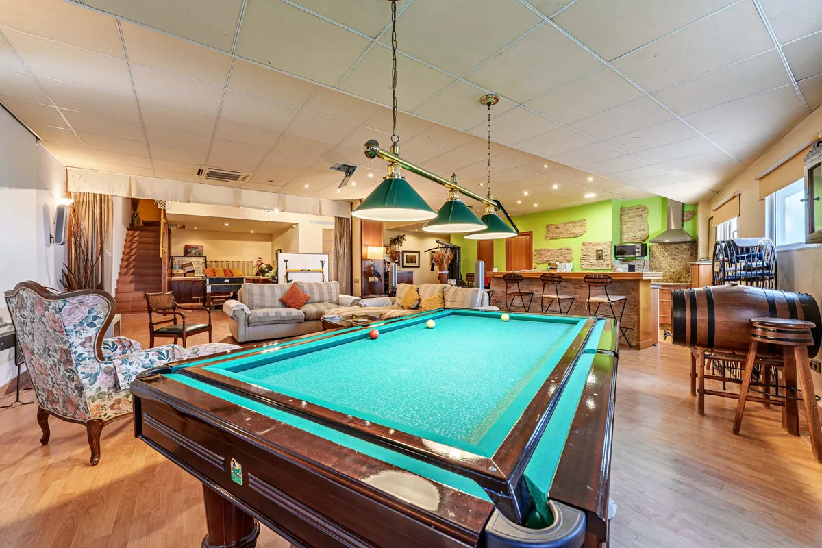 ef2bae09-4f79-4836-9916-4e0ee20083a6