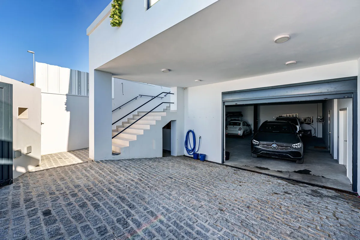 55760f0c-cfb0-41cf-a2ce-e635bd87a900