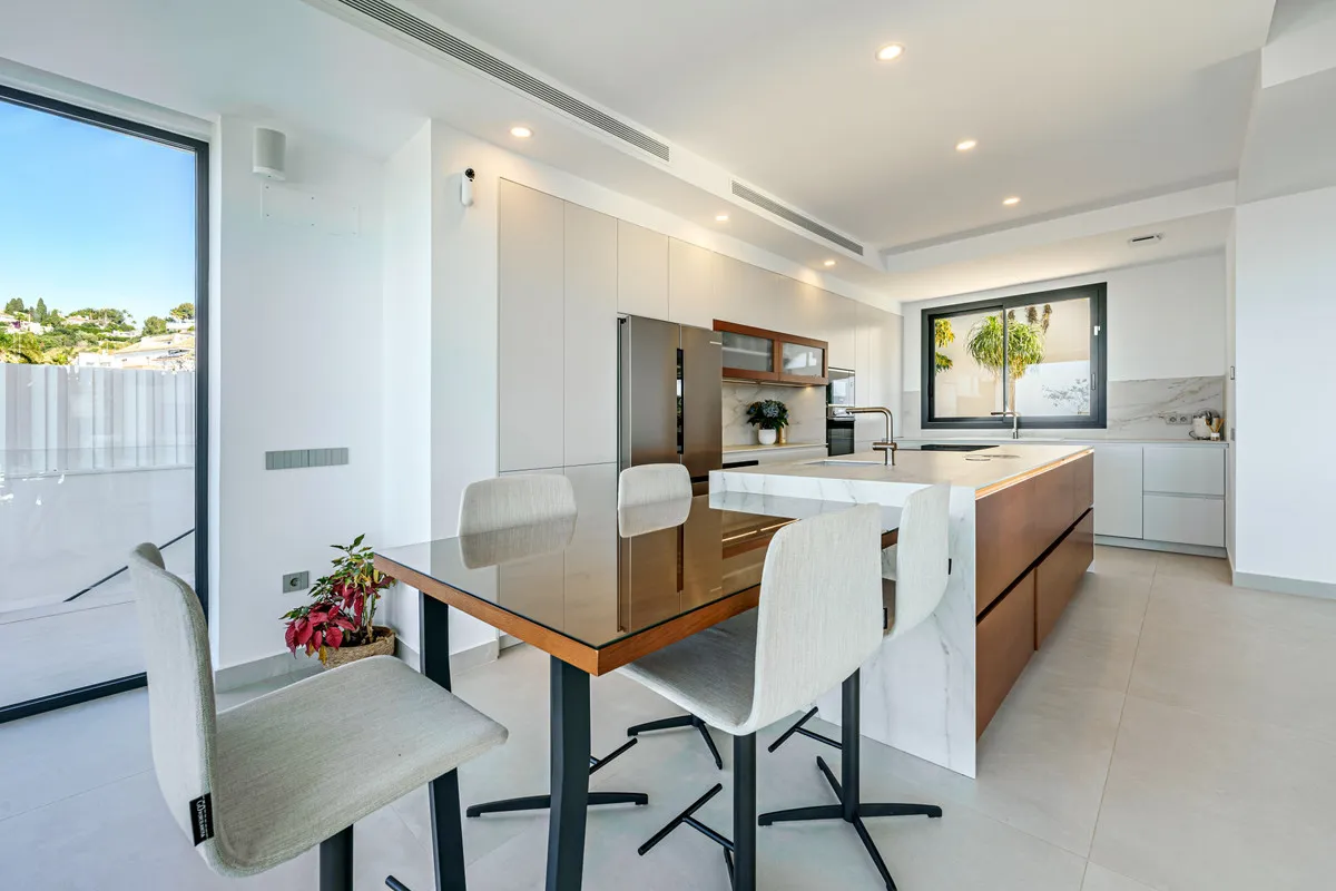 93e41d24-5083-409e-84e0-37ded340eb78