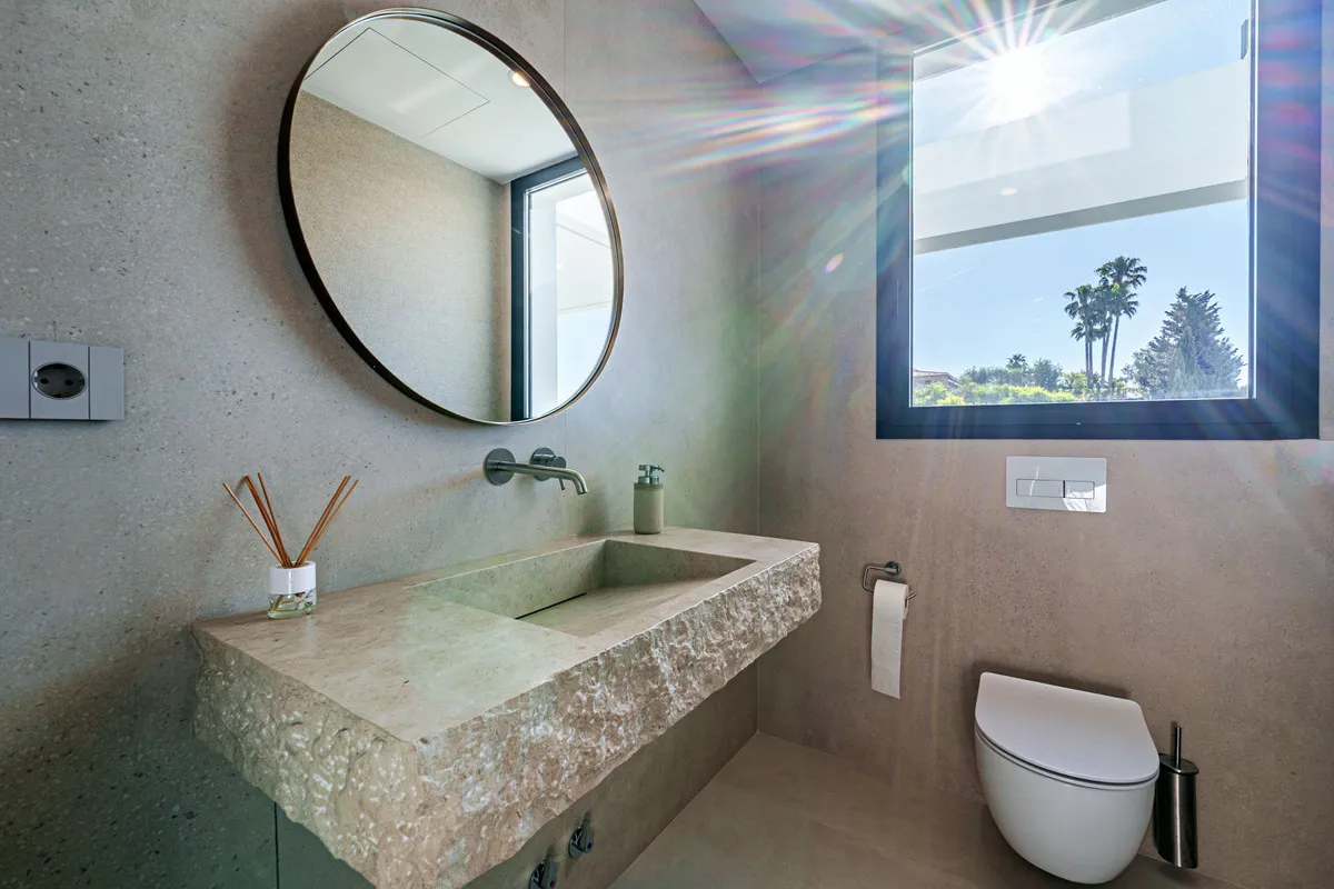 e282520a-844e-4ce4-92cc-fe92a70f0e5c