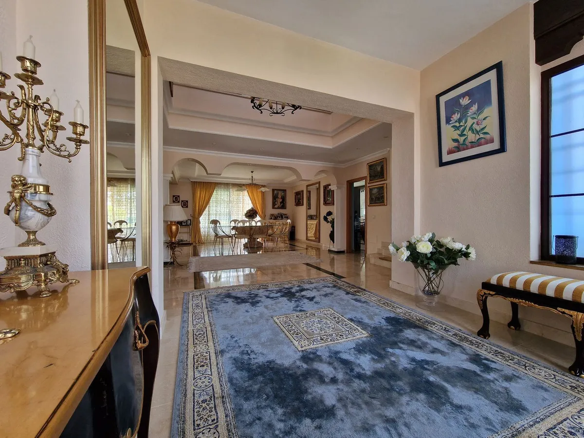 9c81080c-58dc-4d74-920f-184b9935986d