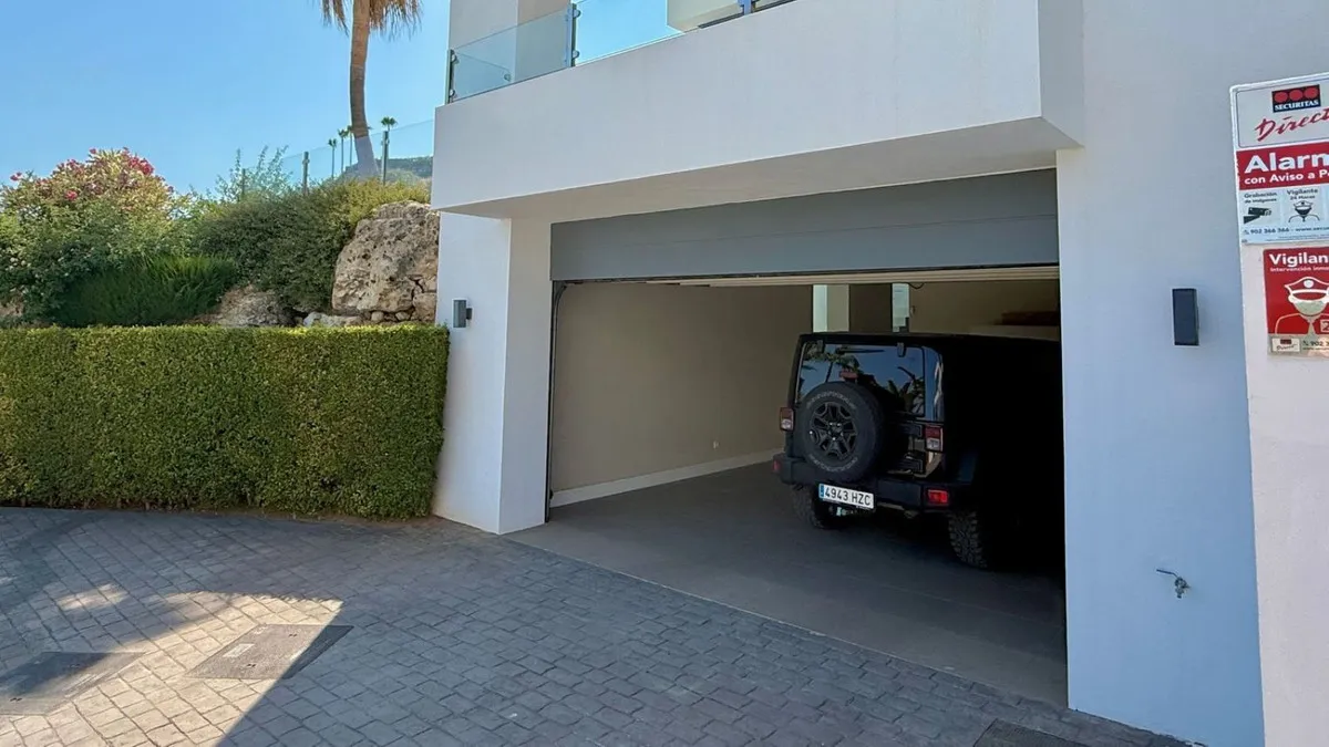 ab032efb-c6fe-4d7c-a483-1cbcf8a5ca5a