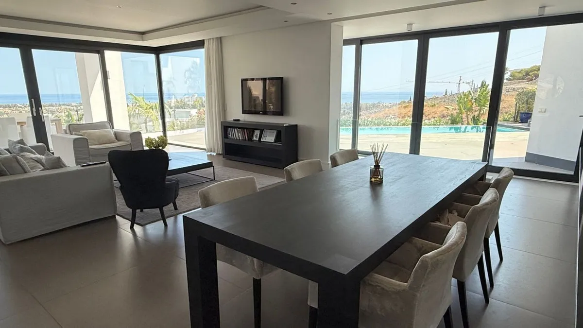 c7f4aa77-53c0-4dfe-a82b-c3584d8d8a3e