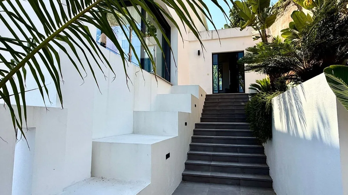 f74fe535-e717-479f-b8c1-1351ad59bbb9