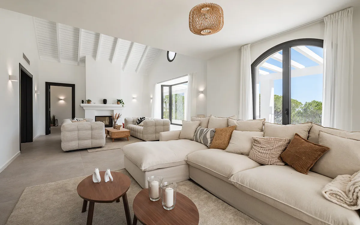 e0071b65-03a3-4bc8-bc06-0069eb0e4745