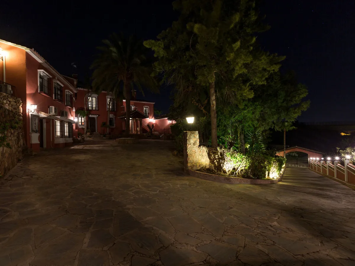 6adb0f2d-a549-4ed1-8c18-44b6be93b21f