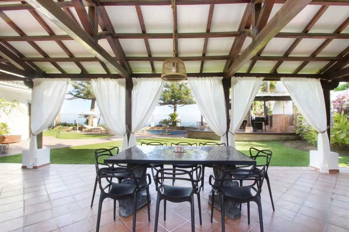 c963c692-49c1-4bb9-b66d-e16d31ff854f