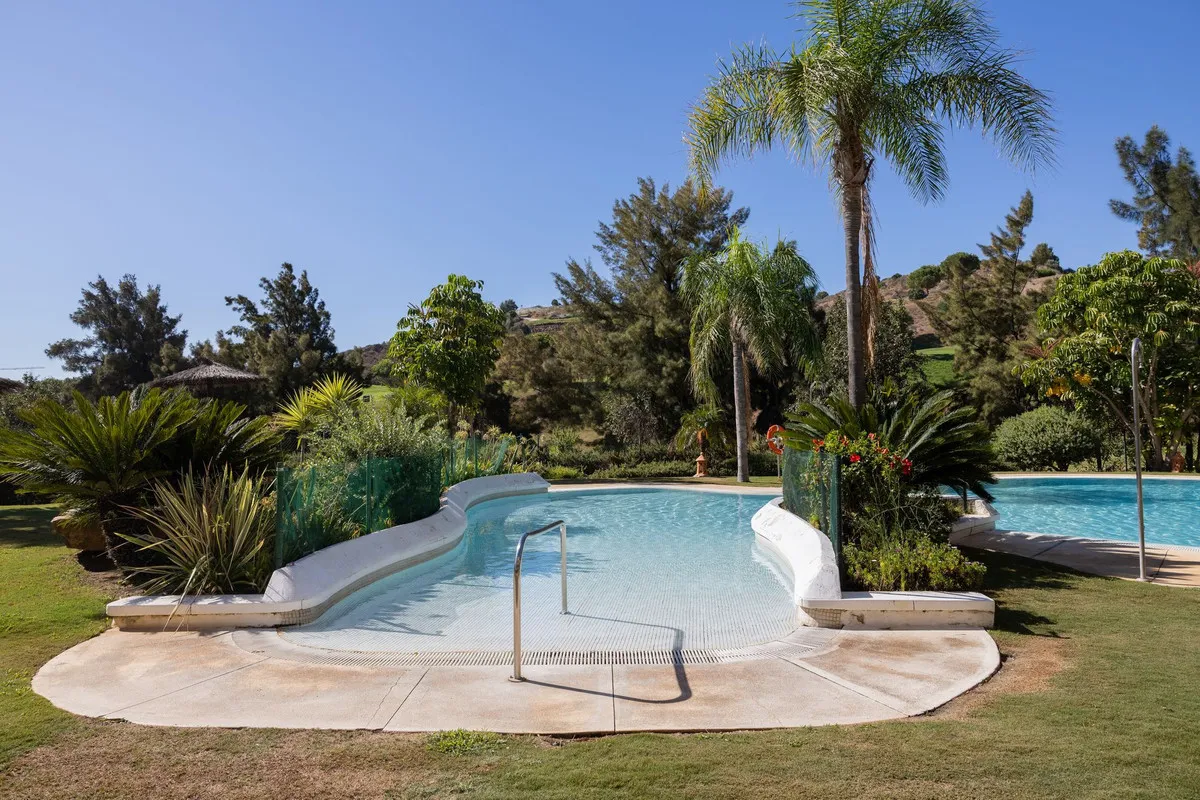 b79f505c-5ee5-499e-9f49-037bea0fec28