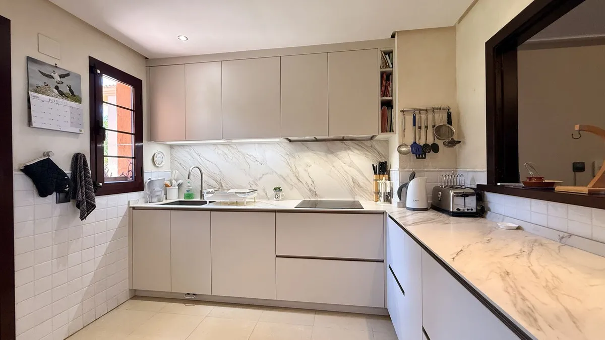 c97a478d-e784-4577-ae3a-f092e1611bcf