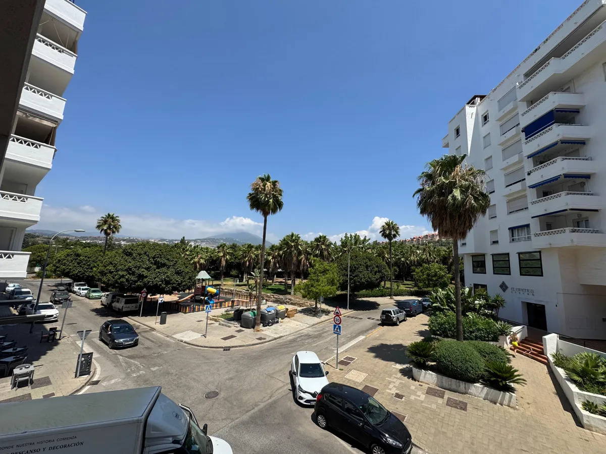 811787a9-c562-4a1e-99d5-f6a997676d6a