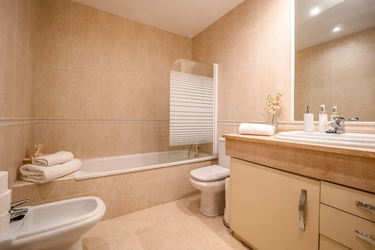 e2ed5233-dabe-4a15-8cf0-7a4a72e84bd7