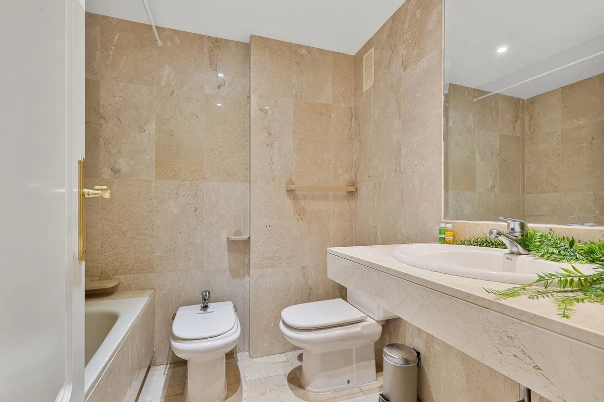 0e978e04-e09b-4f31-8bcd-9ffeabfde25a