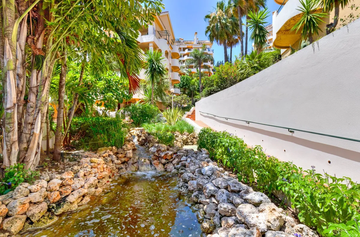 e56b9c66-2612-46e8-bec2-40988ff5053a