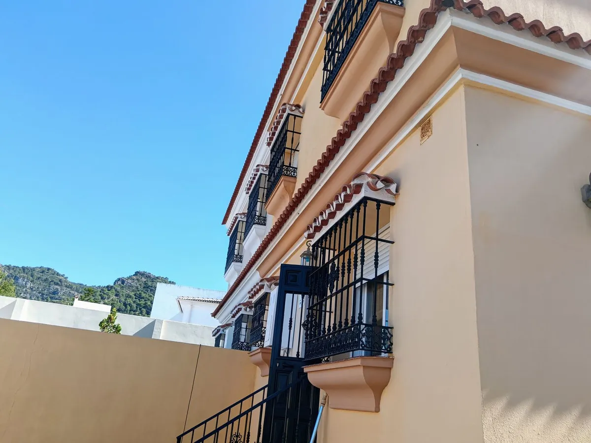 c06efad7-42b2-467e-92d1-8614b0b8ec85