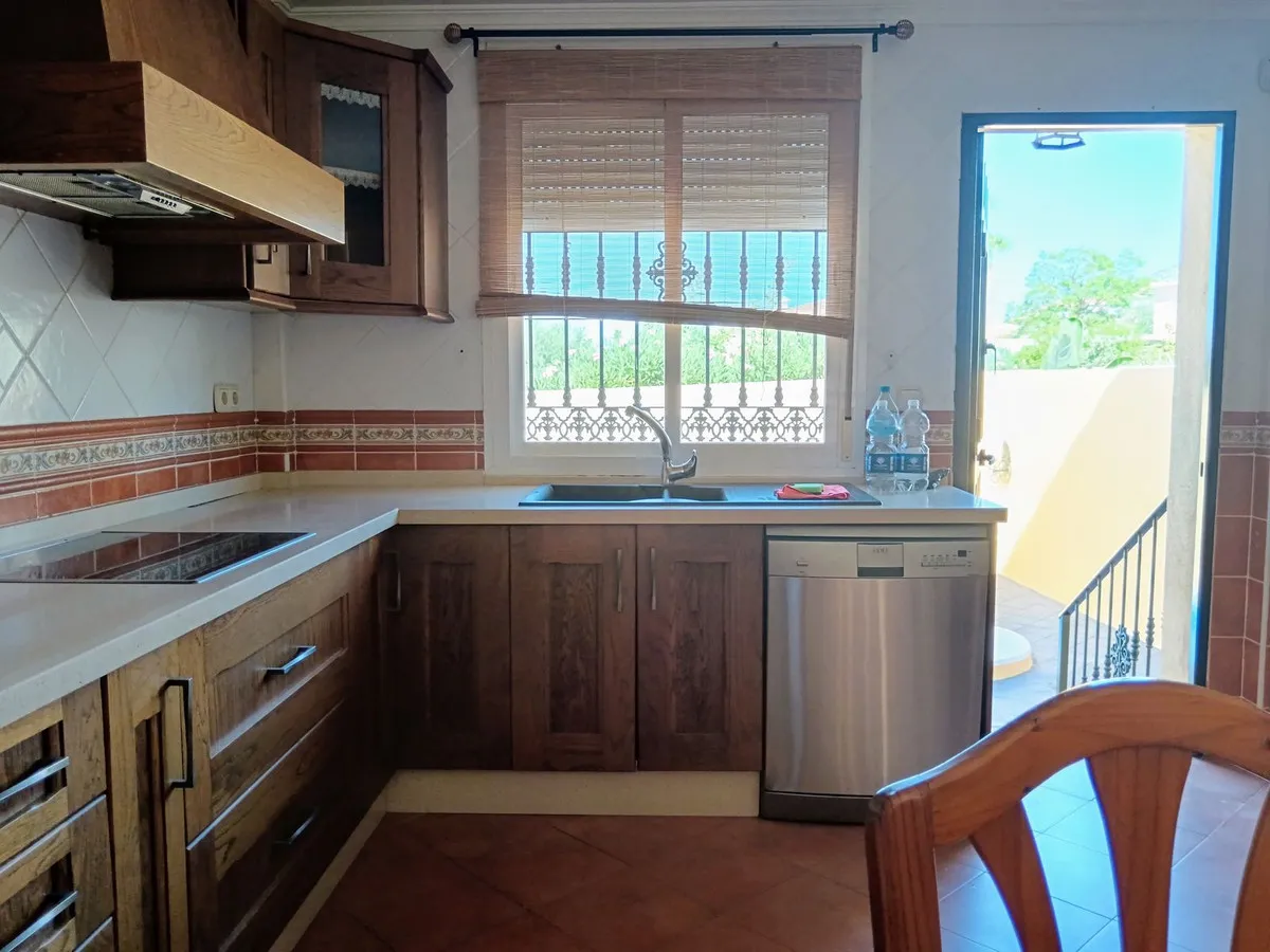 eb24b697-4eaf-46e6-a2d7-e6a472dffc15