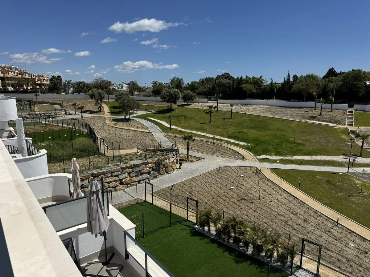 d7b1cb9b-0729-408d-b2d2-1f4d098b1146