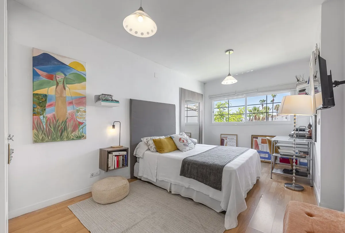 909845d9-e93e-4f48-b095-1295c7cceb92