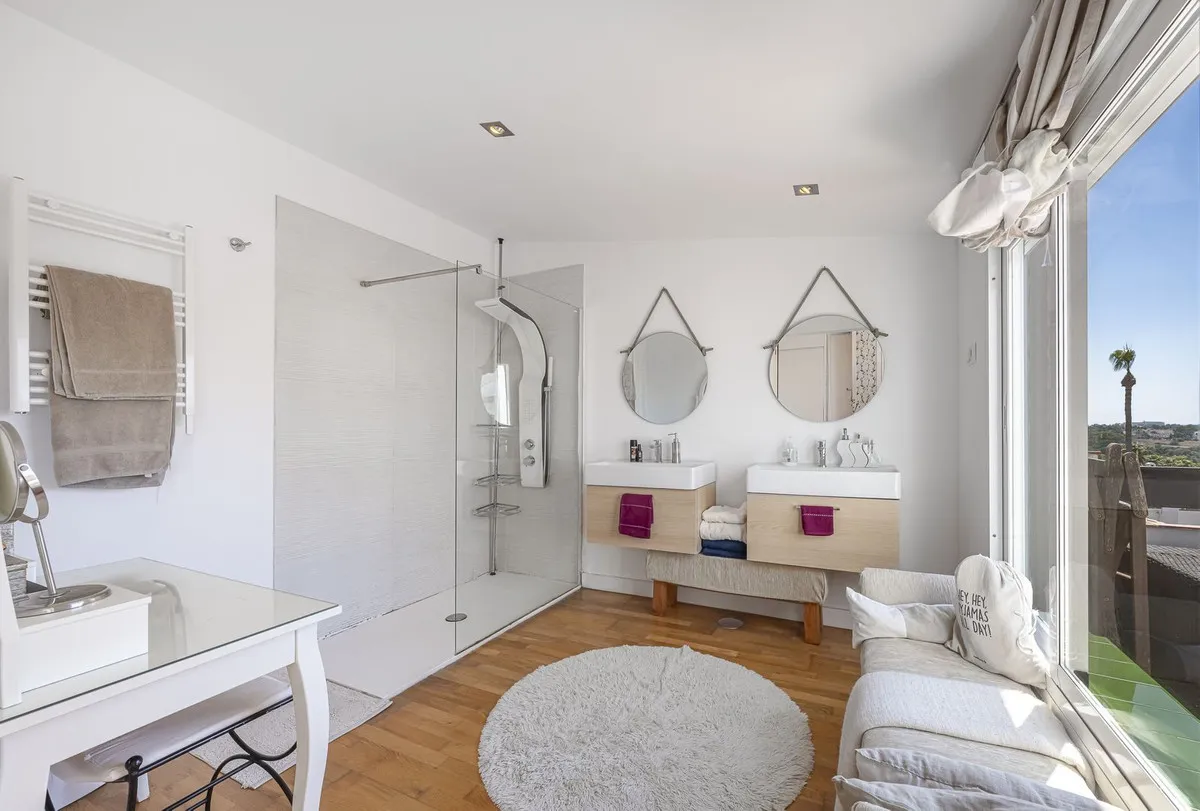 98275404-6be9-4b75-8995-166d30cafa05