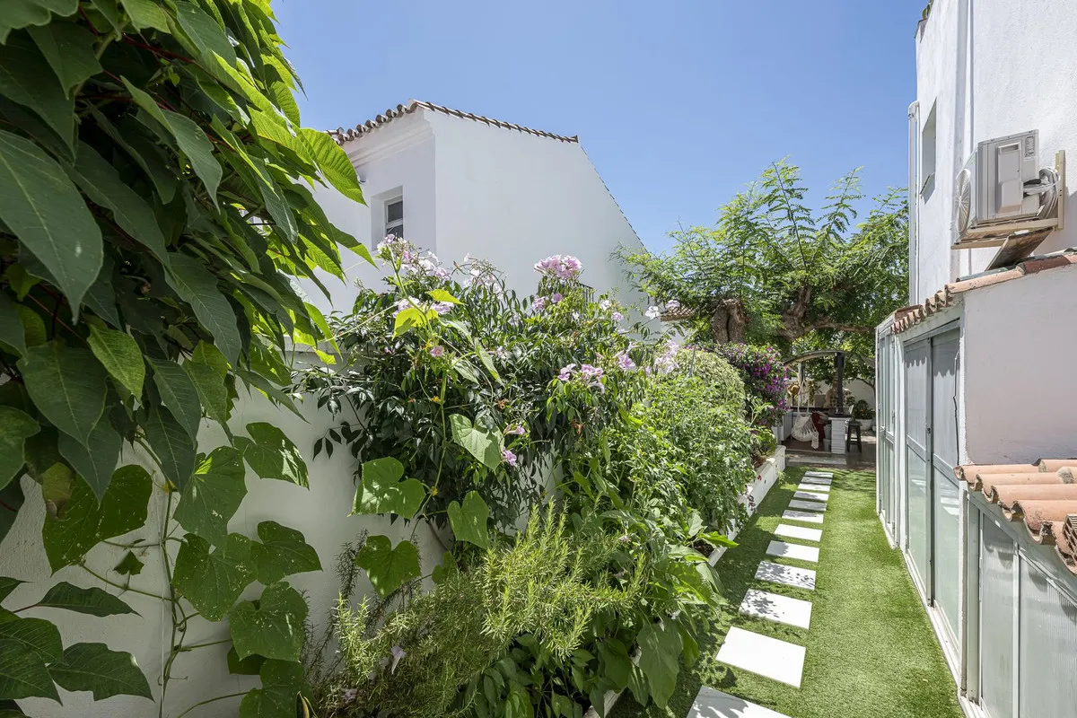 acd7c6c2-ac2b-4b30-8b2d-c06082e6b6c7