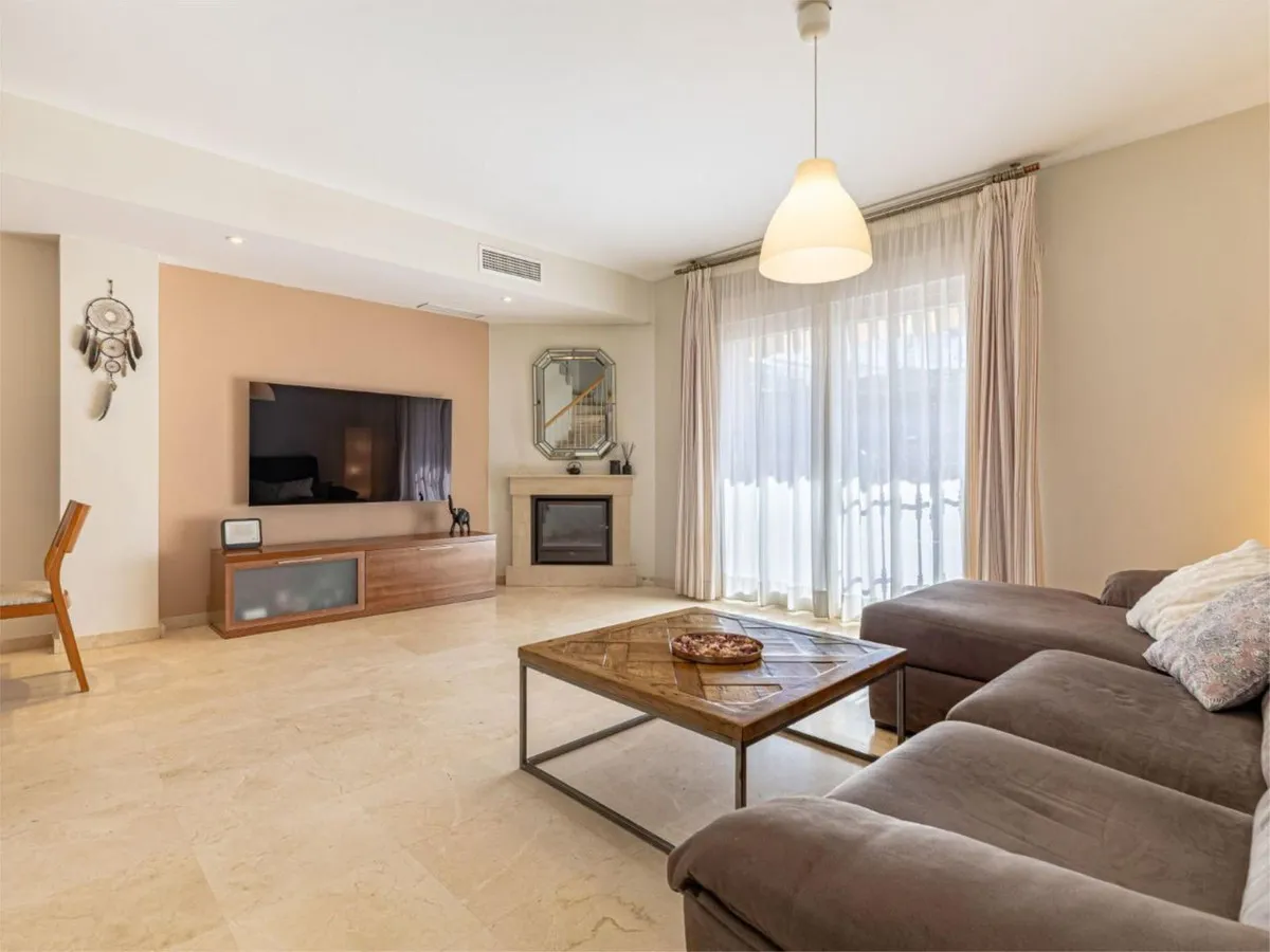 eadacd05-1853-4905-bbf6-d0b21e646493