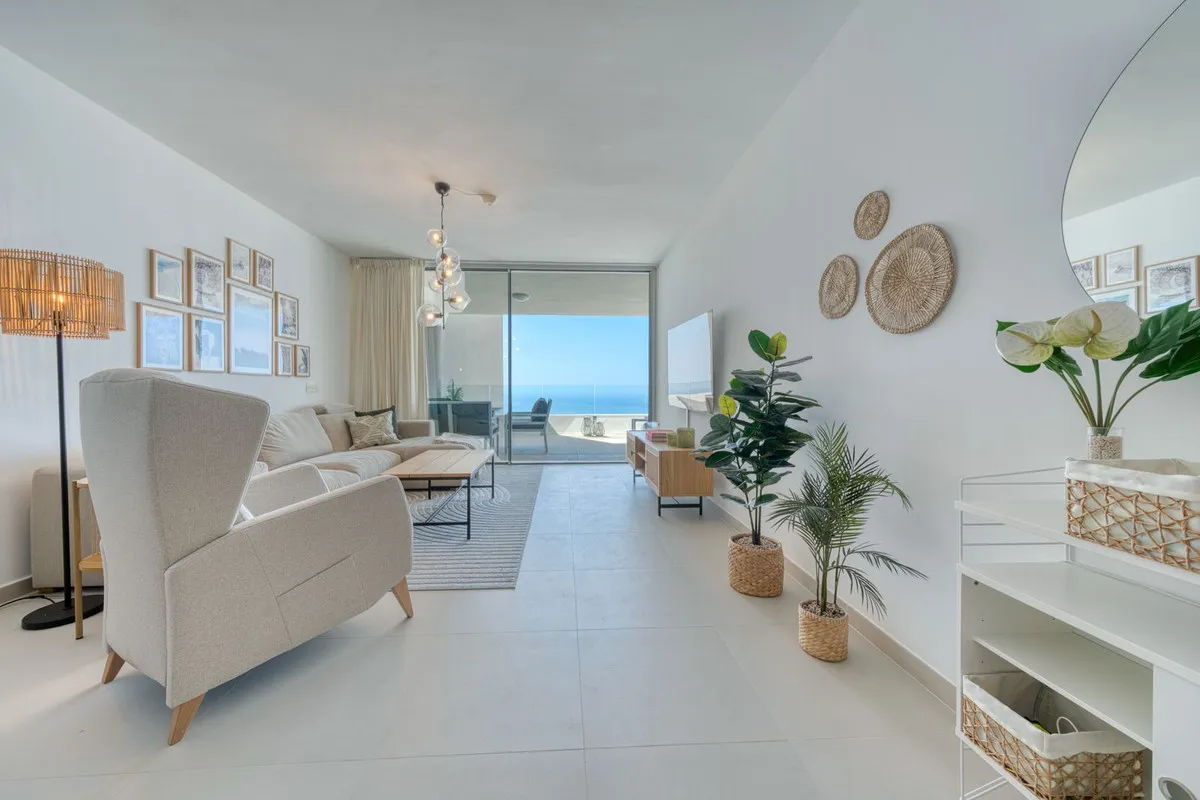 2a3e18e3-9628-4e42-baab-5628dba1db04